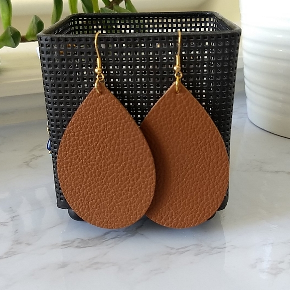 Jewelry - Leather earrings